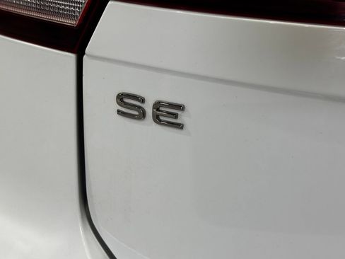 Used 2024 Volkswagen Tiguan SE FWD image 32