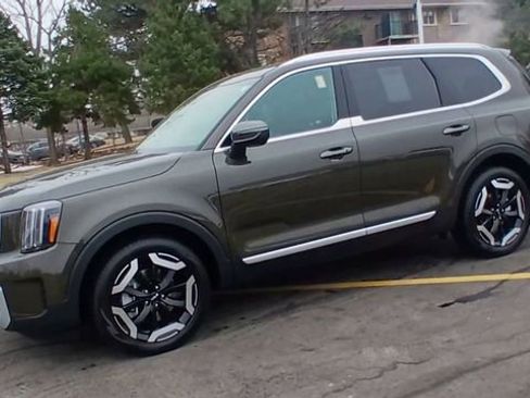 Used 2025 Kia Telluride EX w/ EX Captain's Chair Package image 7