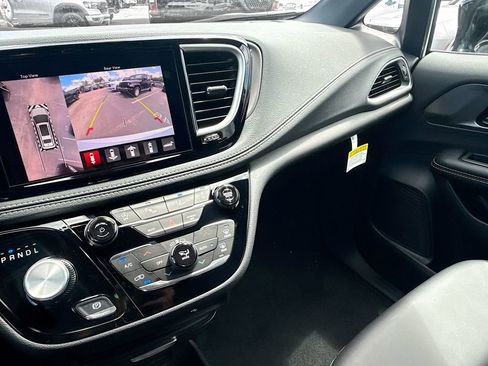 New 2026 Chrysler Pacifica Select image 23