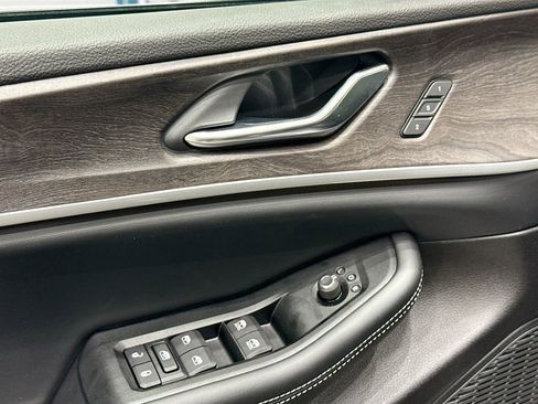 New 2025 Jeep Grand Cherokee Limited w/ Black Appearance Package image 17