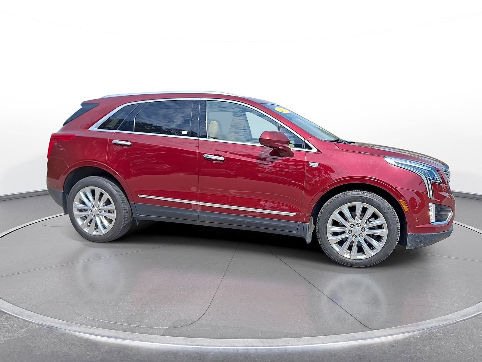 Used 2017 Cadillac XT5 Platinum w/ Driver Assist Package AWD/4WD image 9