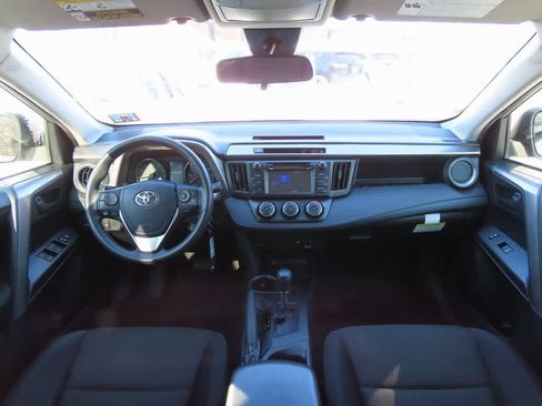 Used 2018 Toyota RAV4 LE image 18