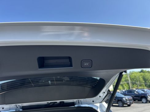 New 2026 GMC Acadia Denali Ultimate AWD/4WD image 12