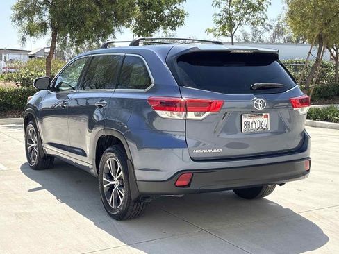 Used 2018 Toyota Highlander LE FWD image 5