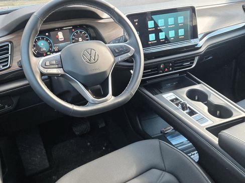 Certified 2025 Volkswagen Atlas SE image 20