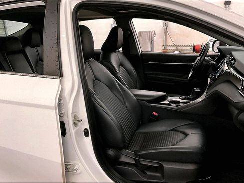 Used 2019 Toyota Camry SE image 7