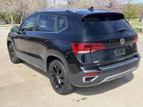 Used 2023 Volkswagen Taos SE w/ Panoramic Sunroof Package image 8