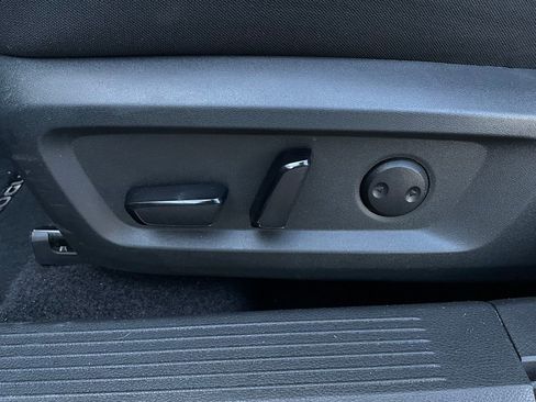 Used 2025 Nissan Rogue SV image 11