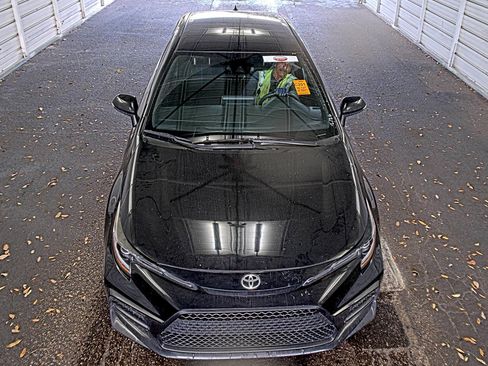 Used 2021 Toyota Corolla SE image 2