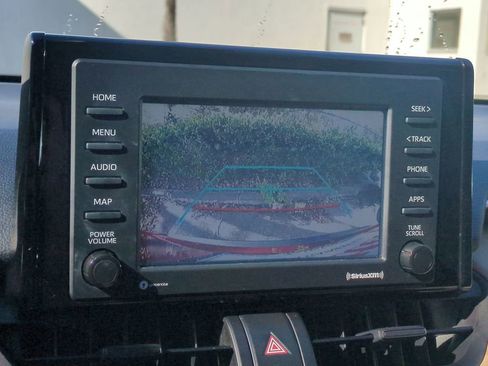 Used 2022 Toyota RAV4 LE image 19