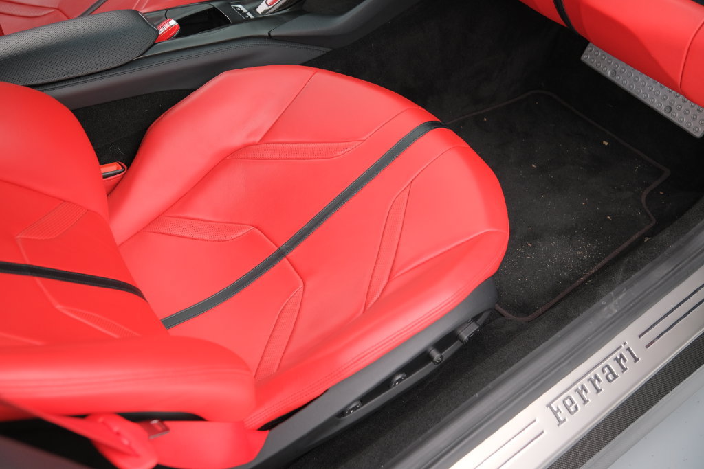 Used 2018 Ferrari 812 Superfast RWD image 17