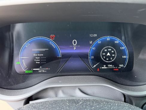 Used 2025 Toyota Sienna Limited image 8