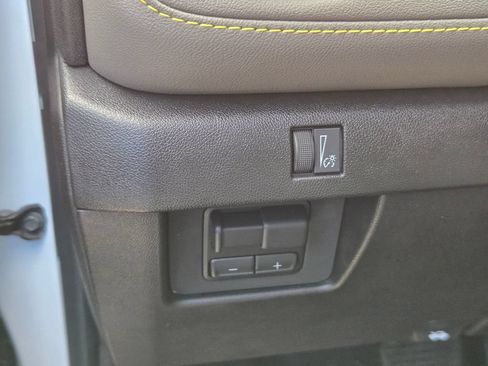 Used 2026 Chevrolet Colorado ZR2 w/ Technology Package AWD/4WD image 12