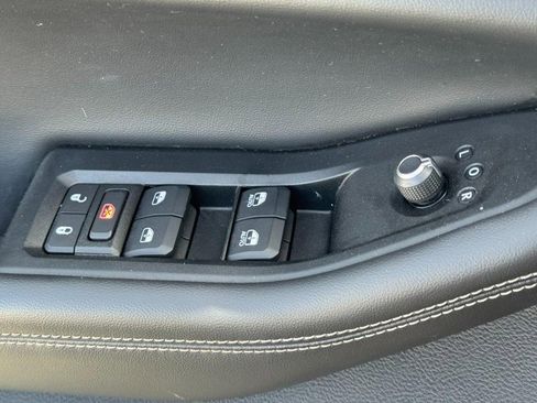 Used 2023 Jeep Grand Cherokee L Laredo image 25