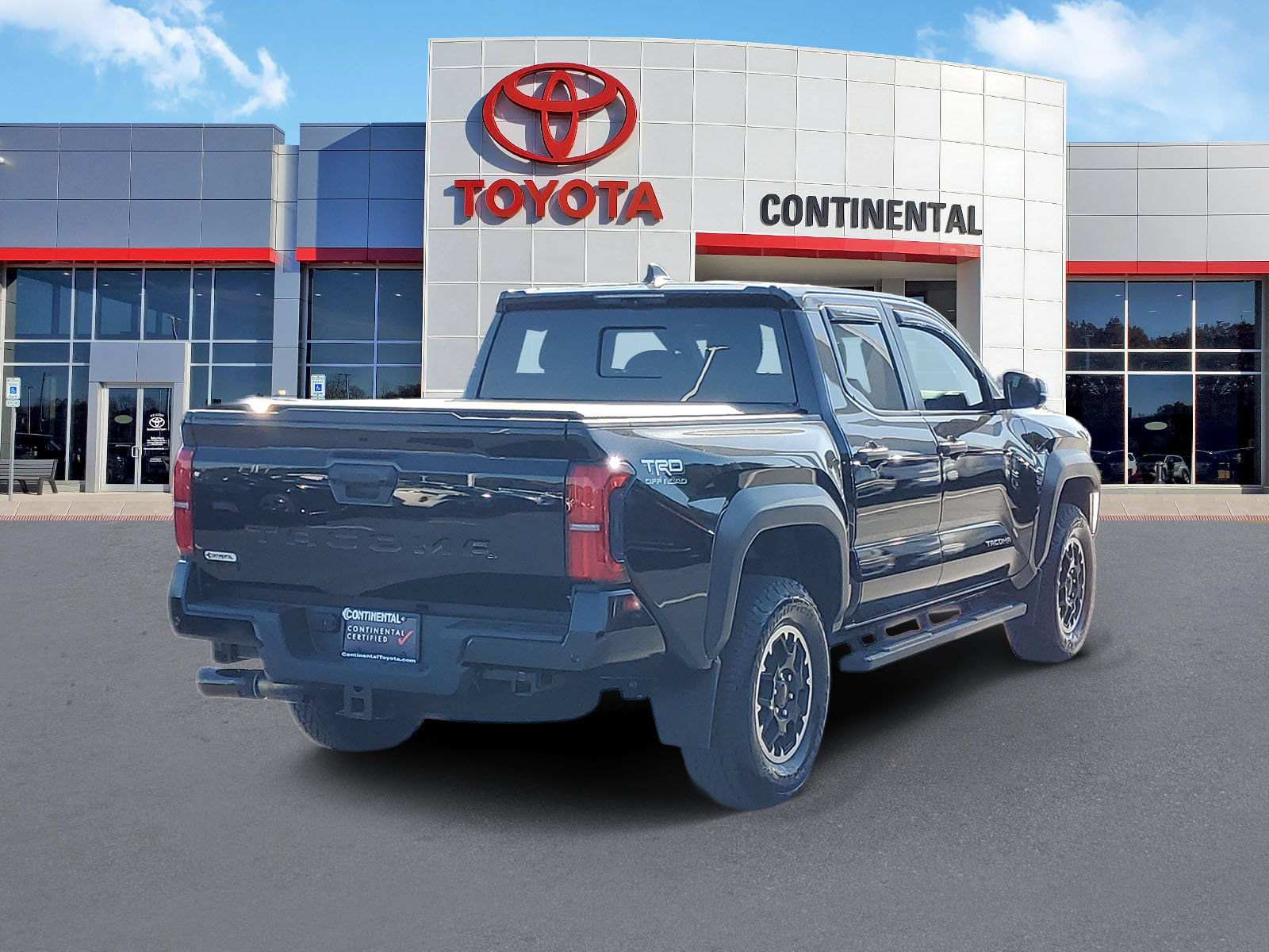Used 2024 Toyota Tacoma TRD Off-Road w/ TRD Off Road Premium Package AWD/4WD image 5