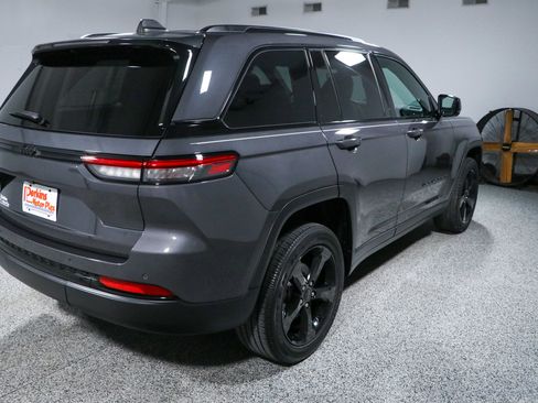 Used 2023 Jeep Grand Cherokee Altitude AWD/4WD image 7
