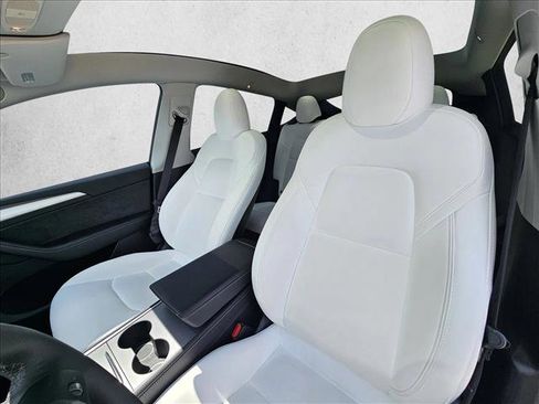 Used 2025 Tesla Model Y Long Range AWD/4WD image 14