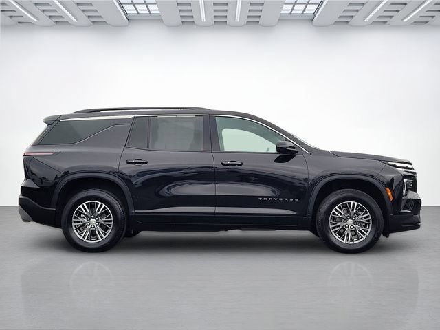 Used 2025 Chevrolet Traverse LT AWD/4WD image 3