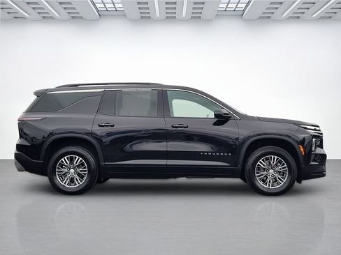 Used 2025 Chevrolet Traverse LT AWD/4WD image 3