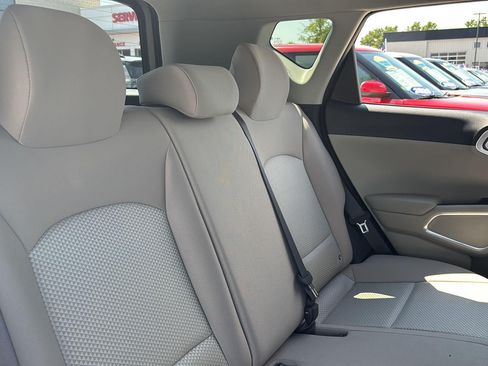 Used 2025 Kia Soul LX w/ LX Technology Package FWD image 22