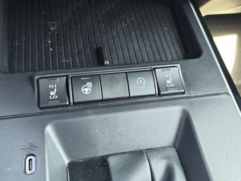 Used 2026 Toyota Corolla Cross XLE AWD/4WD image 17