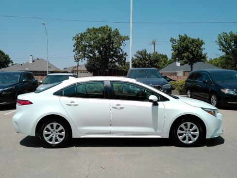 Used 2026 Toyota Corolla LE FWD image 5