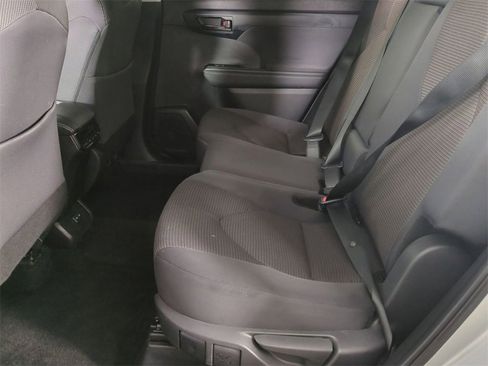 Used 2024 Toyota Highlander LE image 24