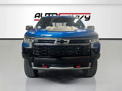 Used 2023 Chevrolet Silverado 1500 ZR2 w/ Technology Package AWD/4WD image 2