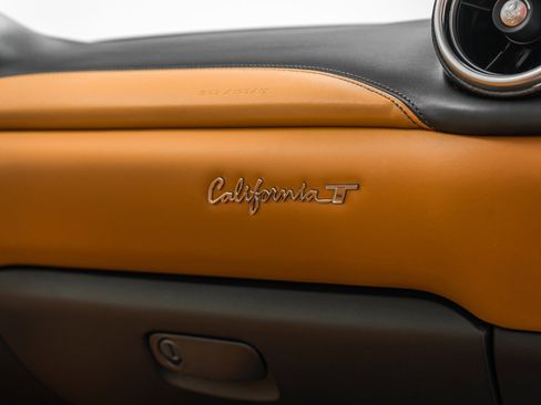 Used 2015 Ferrari California T image 30