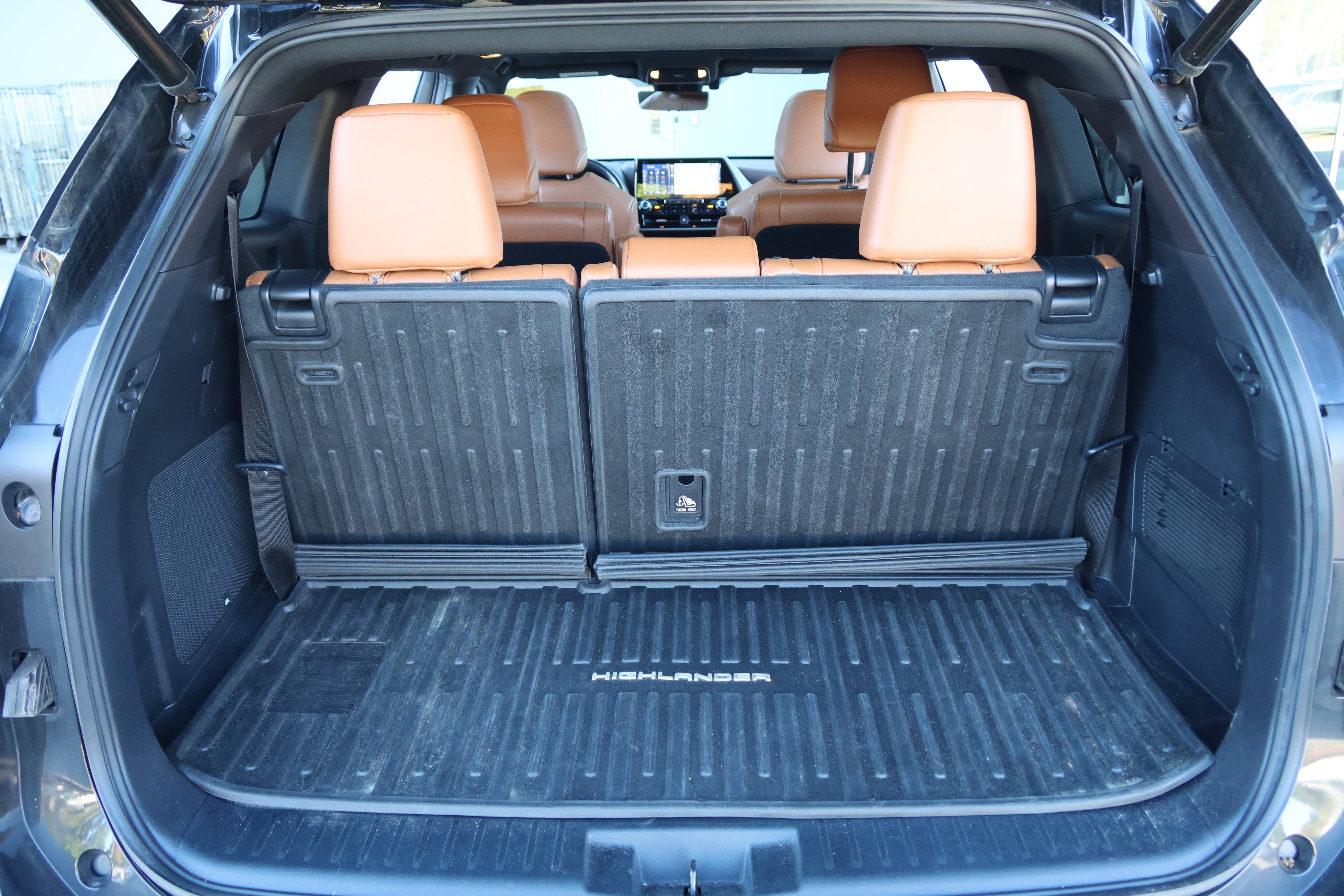 Used 2021 Toyota Highlander Platinum AWD/4WD image 38