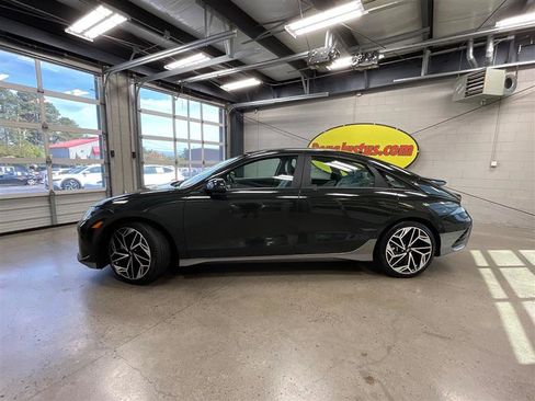 Used 2024 Hyundai Ioniq 6 SEL AWD/4WD image 2