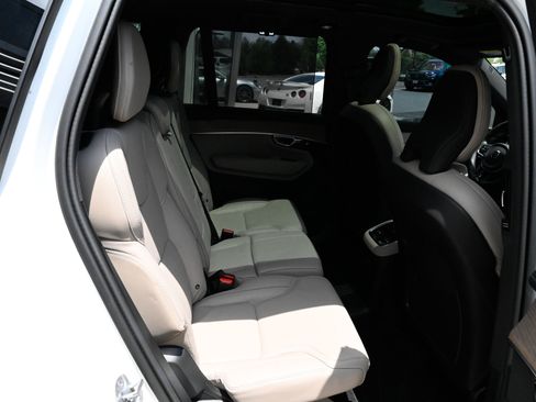 Used 2025 Volvo XC90 T8 Ultra w/ Protection Package Premier AWD/4WD image 50
