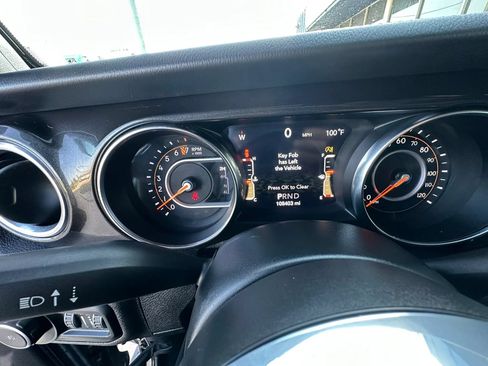 Used 2019 Jeep Wrangler Unlimited Sahara AWD/4WD image 26