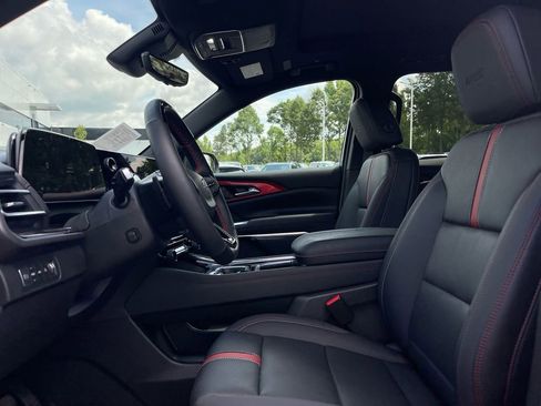 Used 2024 Chevrolet Traverse RS w/ LPO, Floor Liner Package image 9