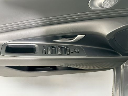 Used 2025 Hyundai Elantra SEL FWD image 15