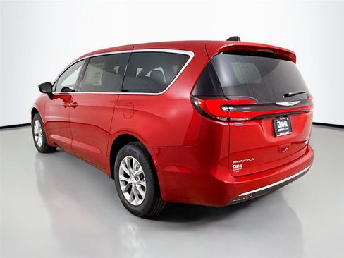 New 2026 Chrysler Pacifica Select image 5