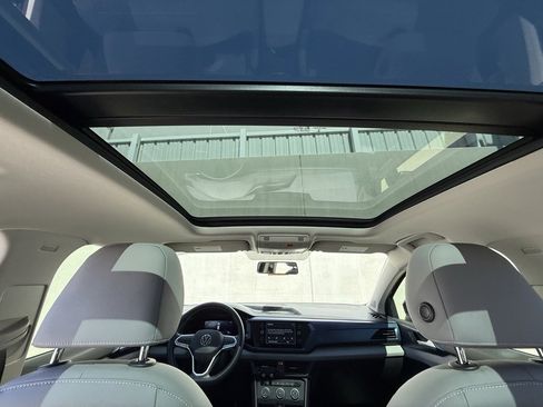 Used 2022 Volkswagen Taos SE image 6