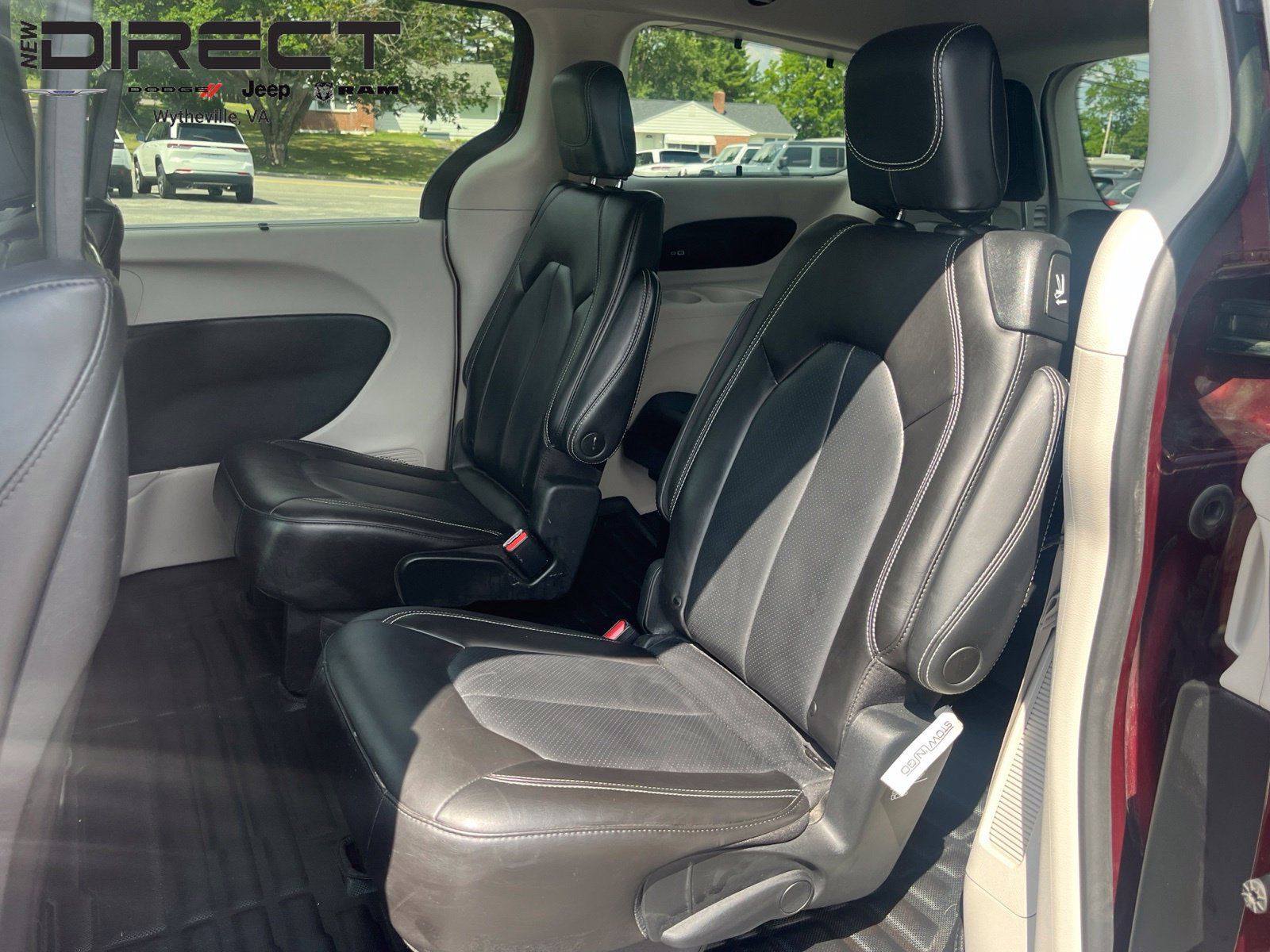 Used 2023 Chrysler Pacifica Touring-L w/ Uconnect Theater Family Group AWD/4WD image 27