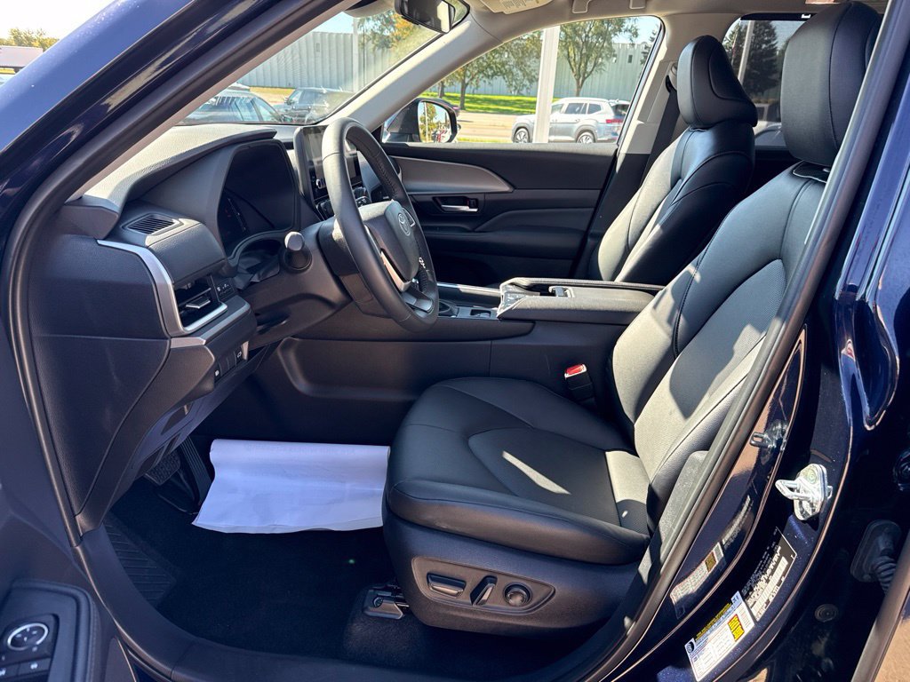 Used 2026 Toyota Grand Highlander AWD image 7