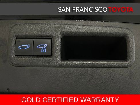 Certified 2022 Toyota Venza LE image 40