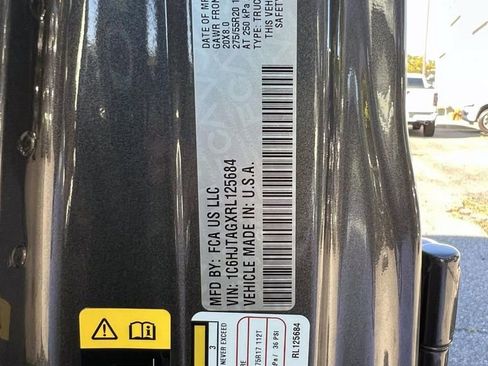 Certified 2024 Jeep Gladiator Sport image 17