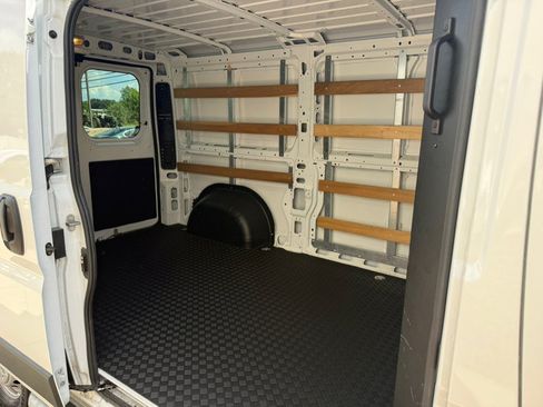 Used 2025 RAM ProMaster 2500 w/ U-Haul Equipment Group FWD image 3