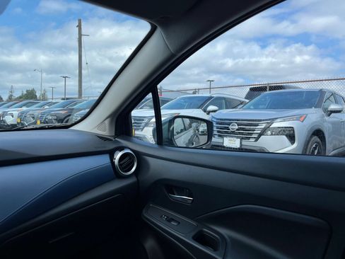 Used 2025 Nissan Versa SV FWD image 34