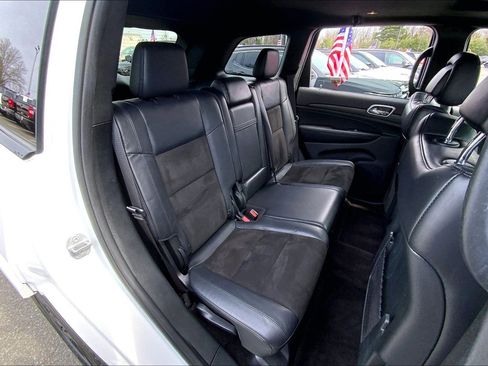 Used 2019 Jeep Grand Cherokee Altitude image 15