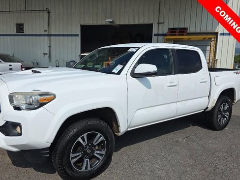 Used 2016 Toyota Tacoma TRD Sport AWD/4WD image 1