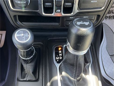 Used 2024 Jeep Wrangler Unlimited w/ Convenience Group AWD/4WD image 18