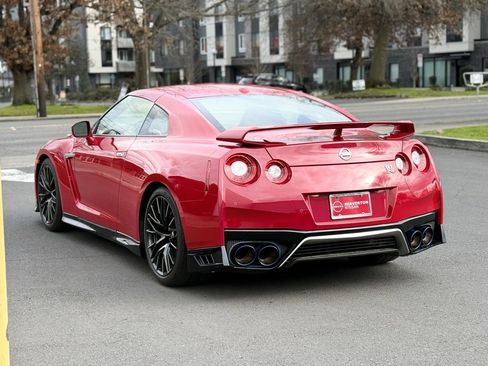 Used 2020 Nissan GT-R Premium w/ Premium Interior Package image 4
