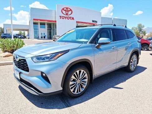 Used 2021 Toyota Highlander Platinum AWD/4WD image 1