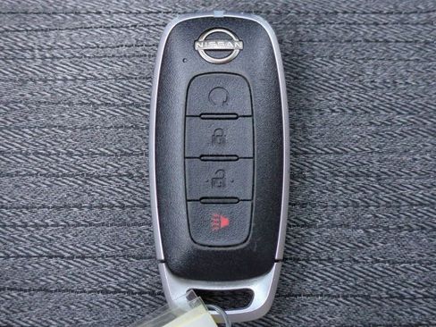 Certified 2023 Nissan Rogue SV image 27