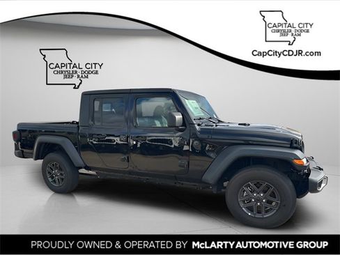 New 2025 Jeep Gladiator Sport image 2